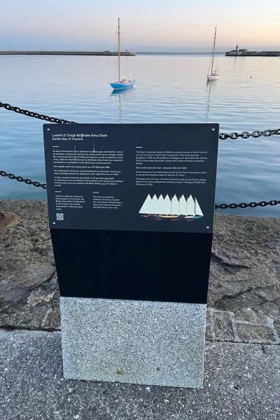 Plaque east pier